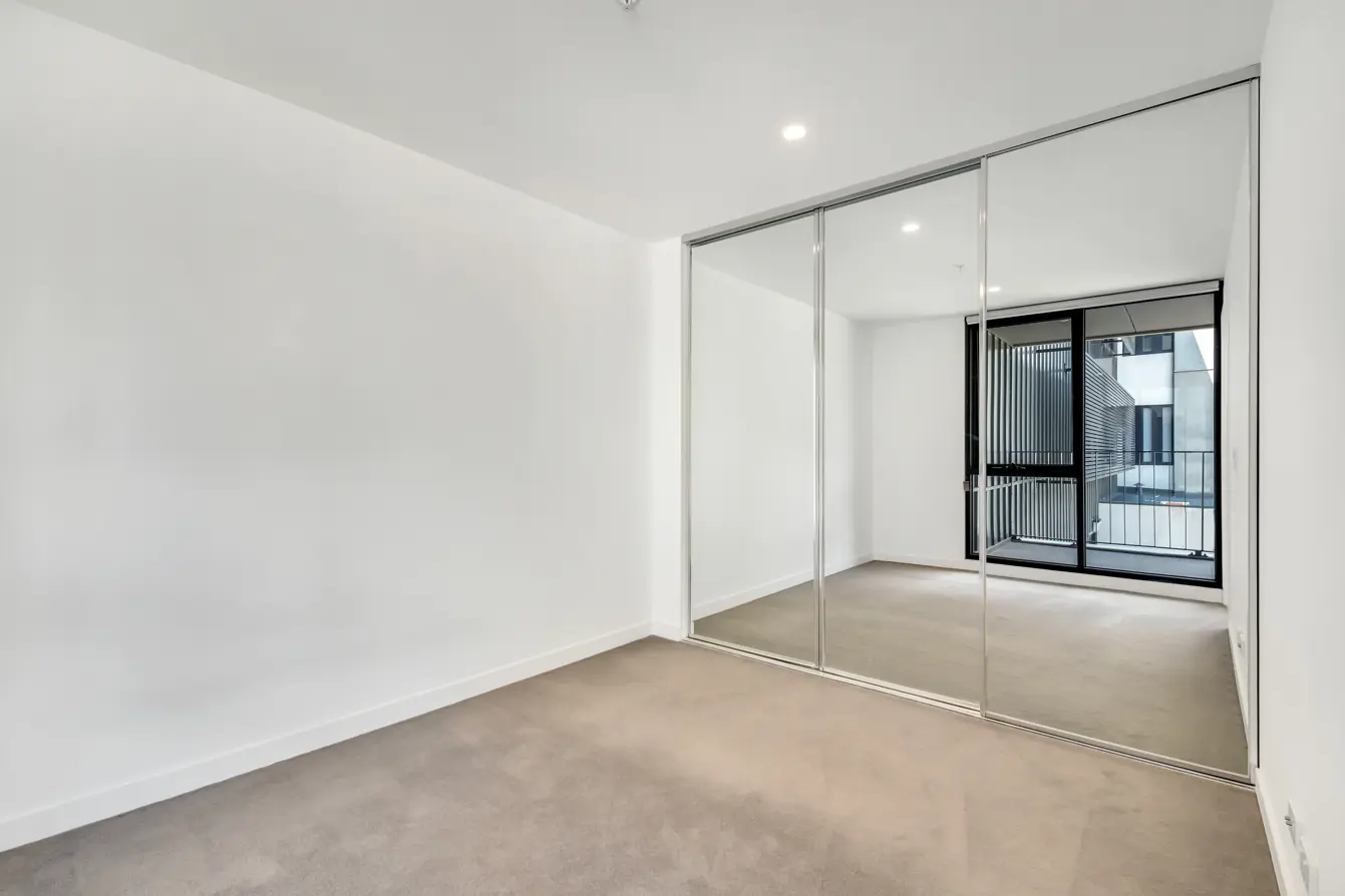 How Mirrors Make Retail Spaces Feel Larger